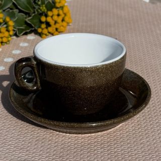 Kolekcia Amazonia&Sahara 🤎 Pomocou špeciálnej glazúry s lesklým efektom z prírodného minerálu a prírodného krištáľu vzniká...